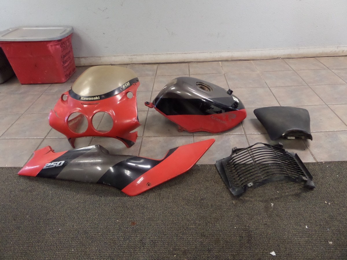 Kawasaki 1989-1991 ZX250 ZXR250 Fuel Gas Petrol Tank Windscreen