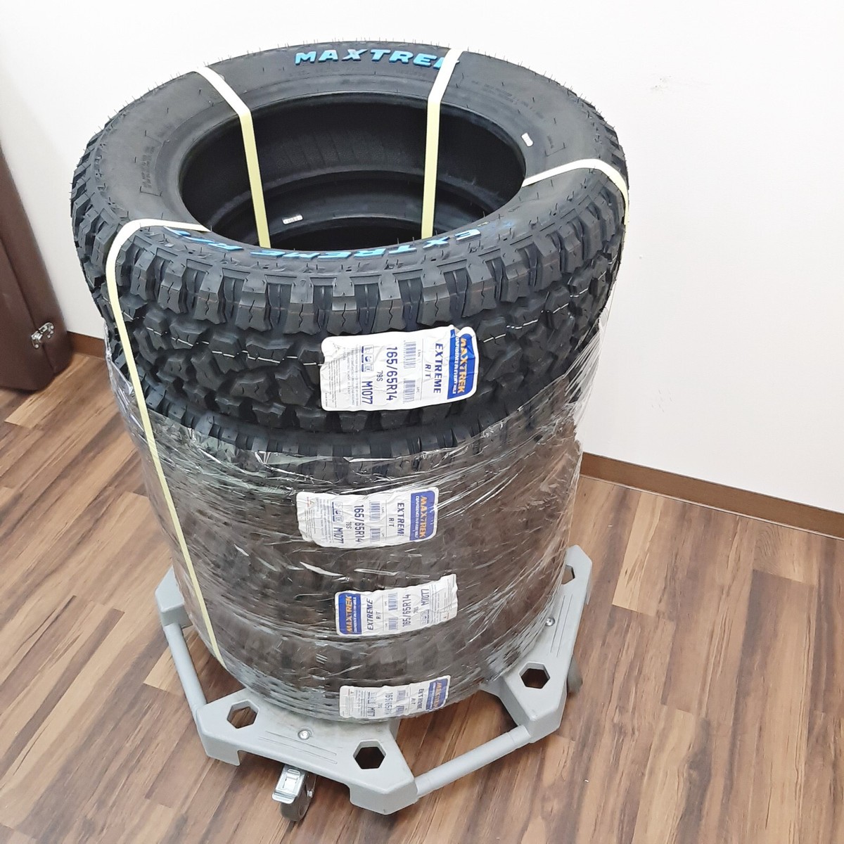 MAXTREK EXTREME R/T.RWL 165/65R14 Set of 4 Snow Mud Tire white