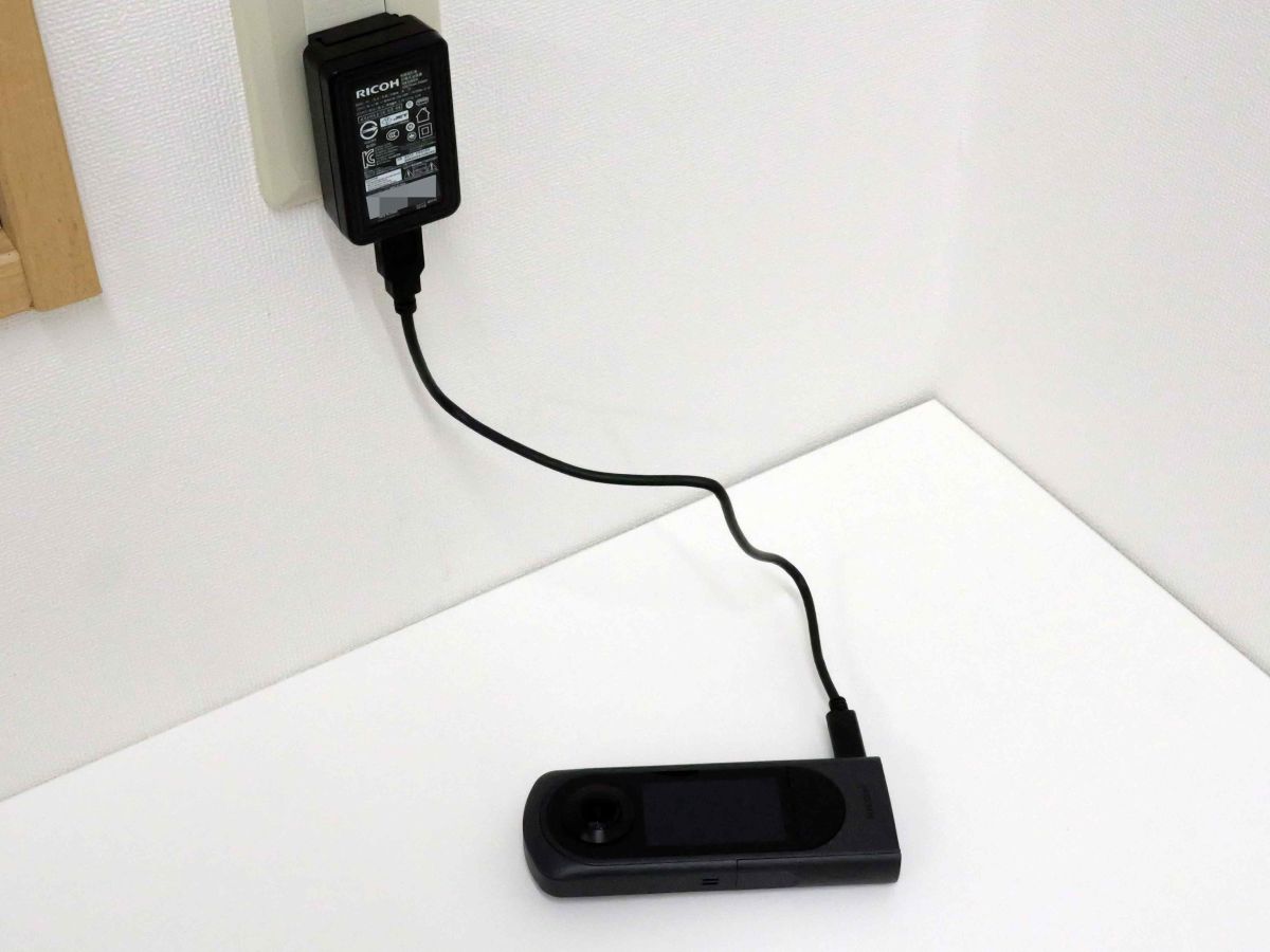 タッチパネル搭載＆5.7Kムービーを撮影可能な360度カメラ「RICOH THETA