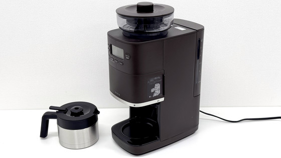 シロカのコーン式全自動コーヒーメーカー「カフェばこPRO」は豆と水を