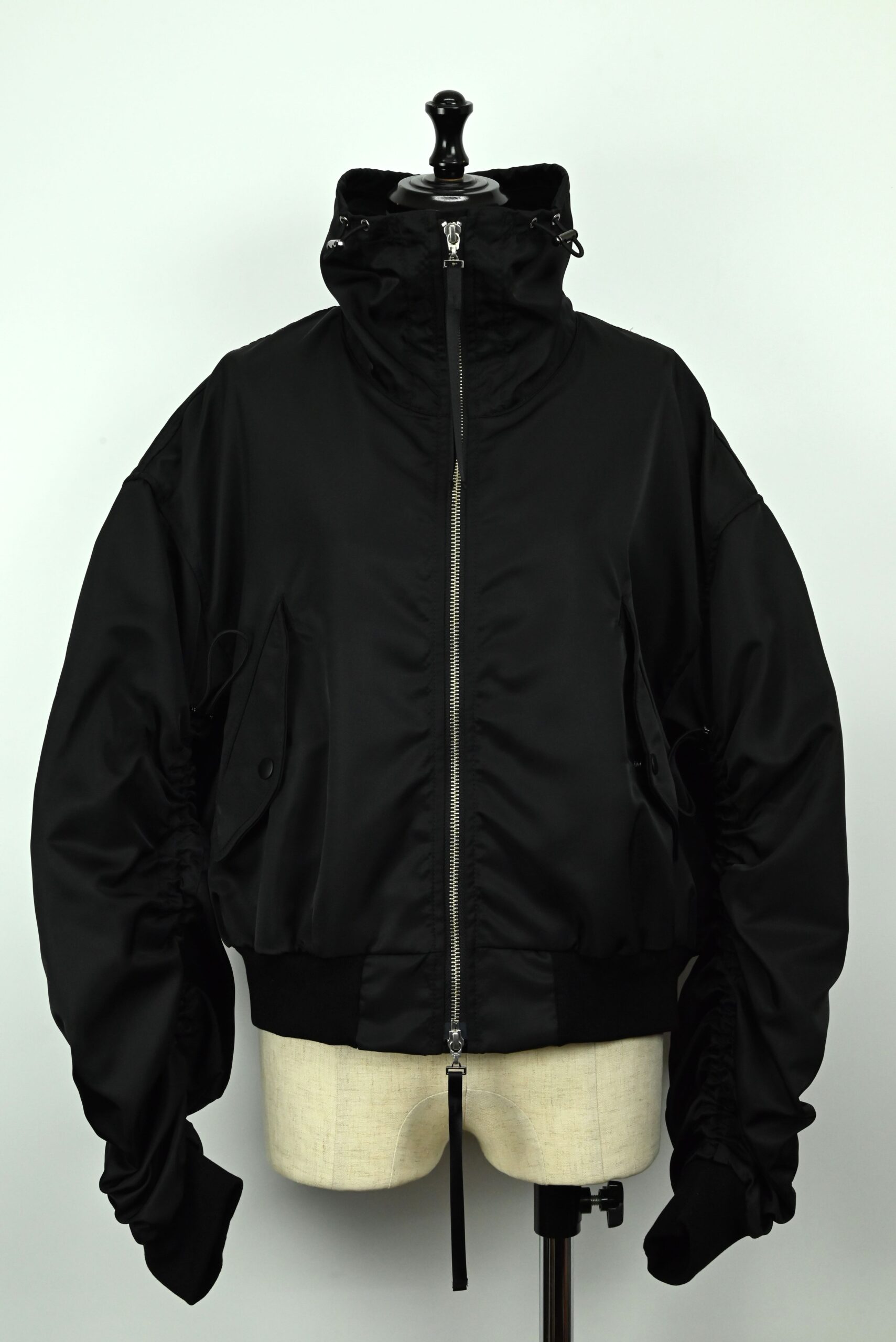 UJOH / Volume Sleeve Blouson - good LIFE STORE