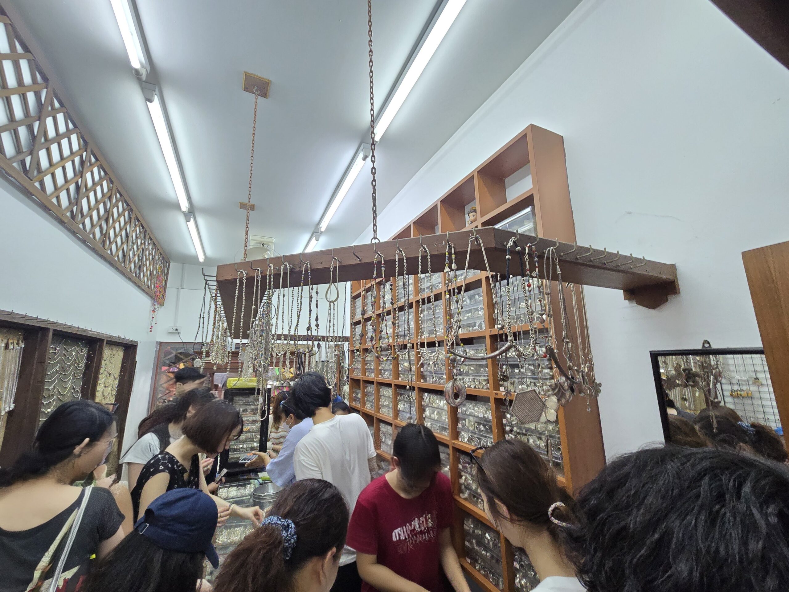 チャトチャック市場でカレンシルバー選び。ベンジャロン焼きまで購入