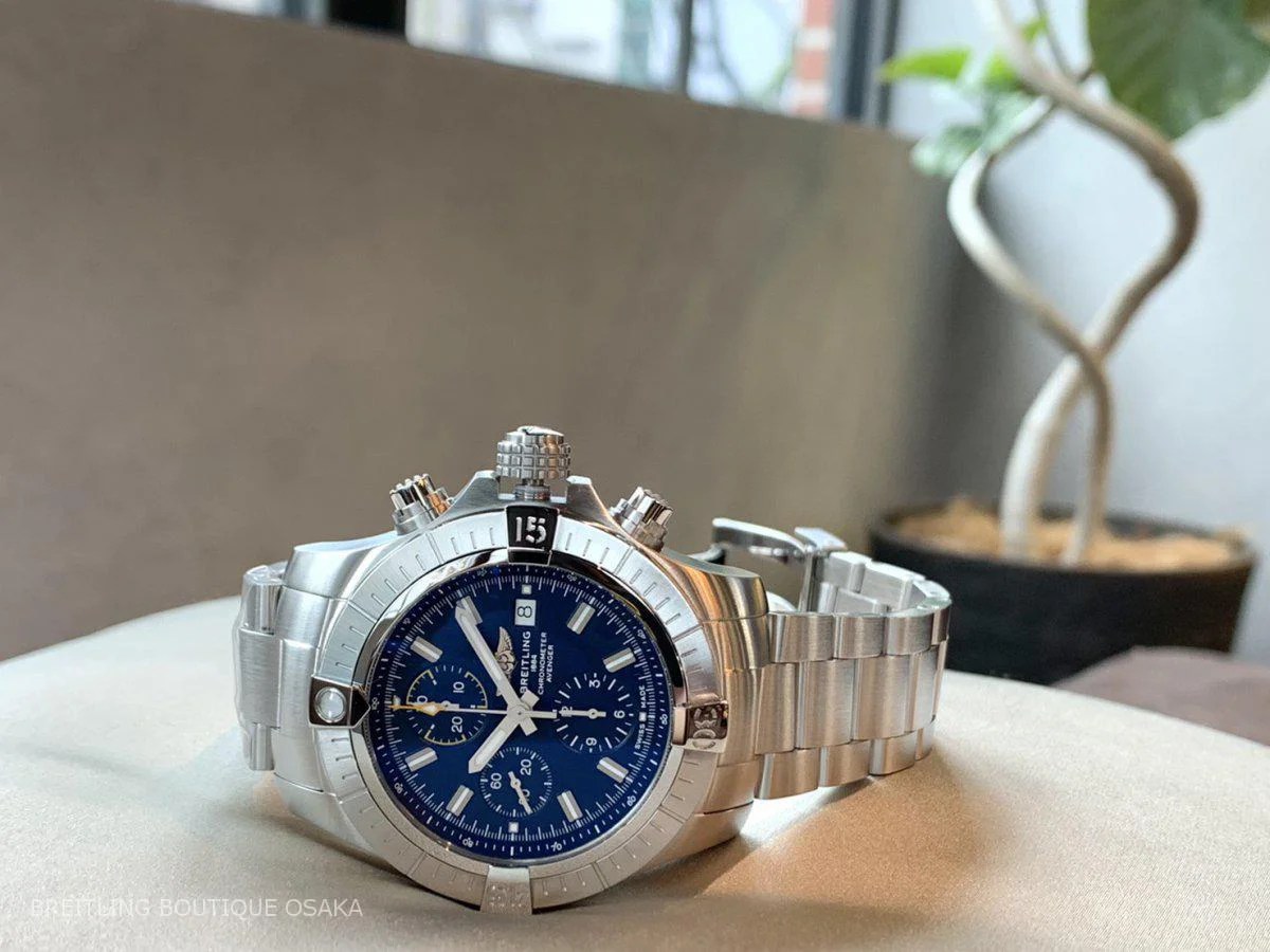 屈強なデザインのパイロットウォッチ「アベンジャー クロノグラフ 45