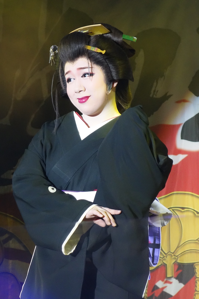 紅 銀乃嬢 太夫元にスイカをぶん投げられました（笑） – 大衆演劇ナビ