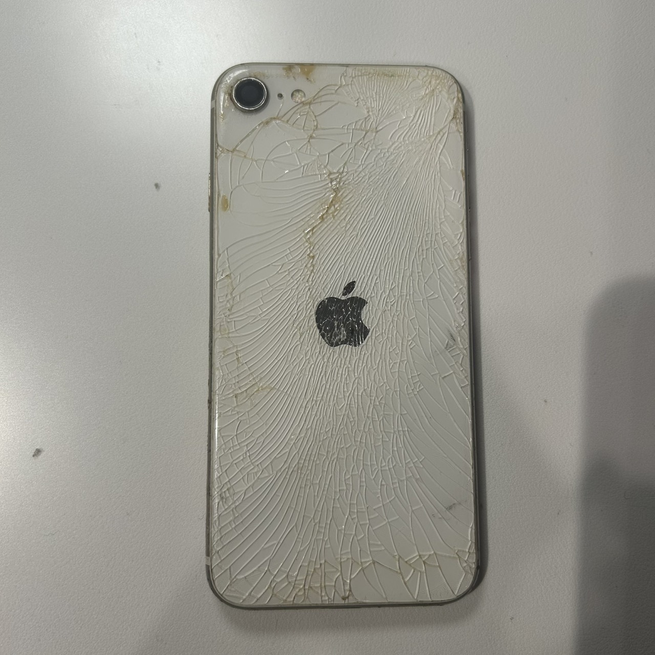 大津市】iPhoneSE2｜背面ガラスの交換修理をしました！