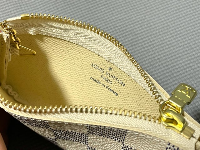 ダミエ・アズール】ポシェット・クレをレビュー！さわやかカラーのキー