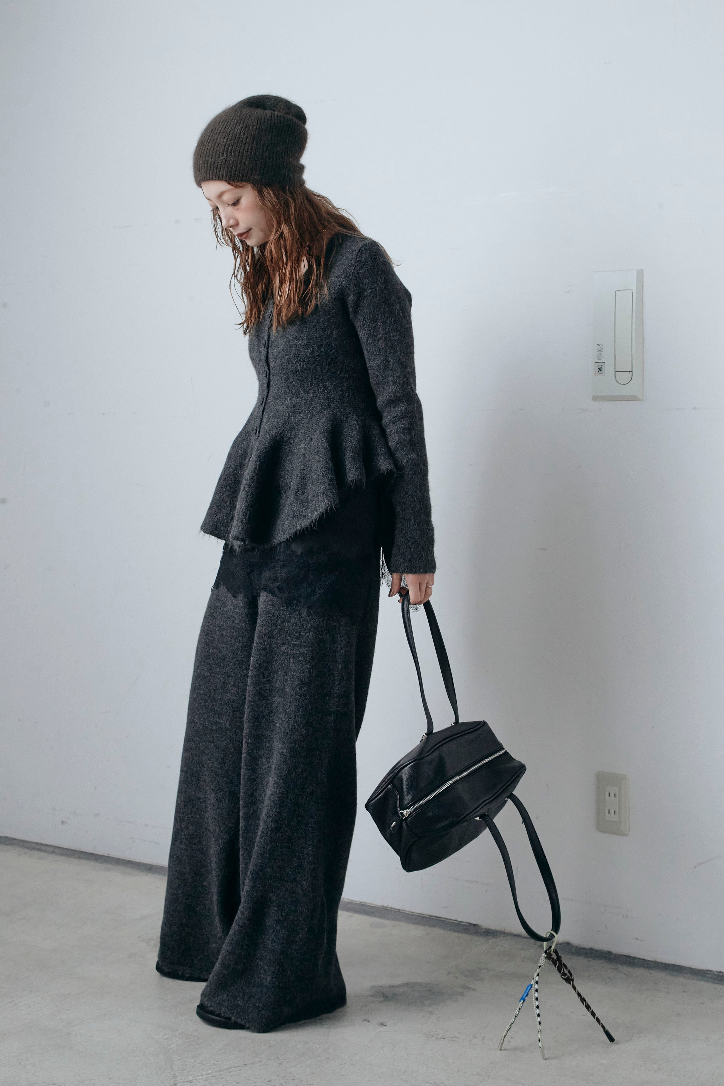 予約/SET]ペプラムニットセットアップ+サテンレースキャミソール(2set