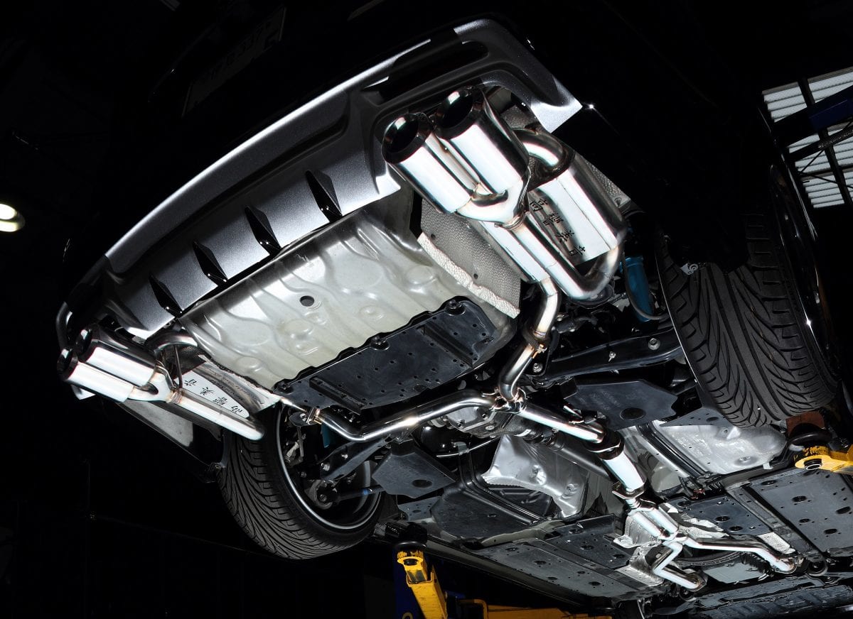 高音域の爽快サウンドを奏でる「センスブランド」マークX用マフラーと