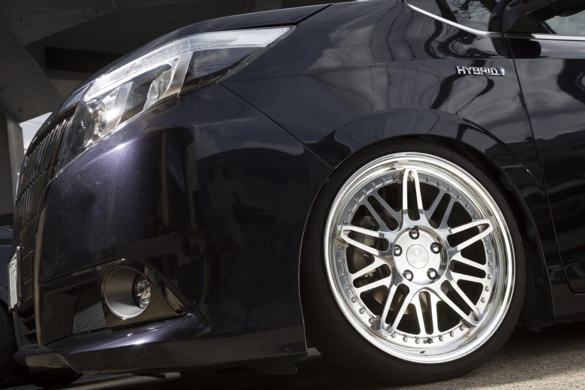 鍛造ホイール「ブロケイド」はサイズ／色／切削方法などを1本単位で