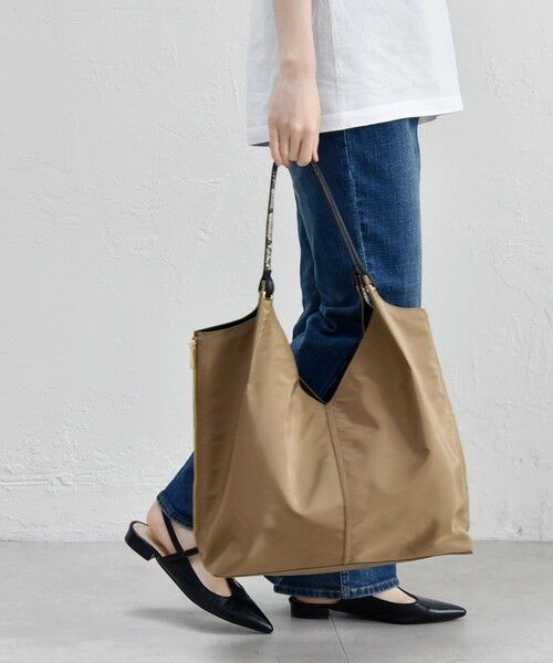 セール】 quaranciel: Vカット サイドファスナー トートバッグ（A4対応