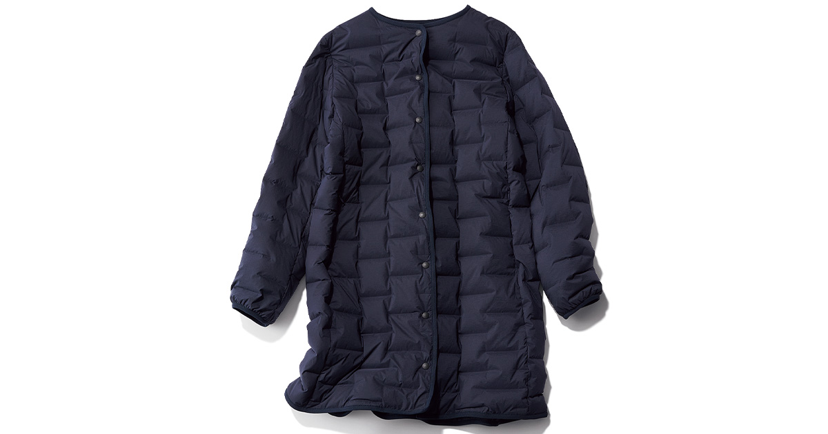 PLST】キレイめネイビーの『超軽量ダウン』が賢い！インナー使いも