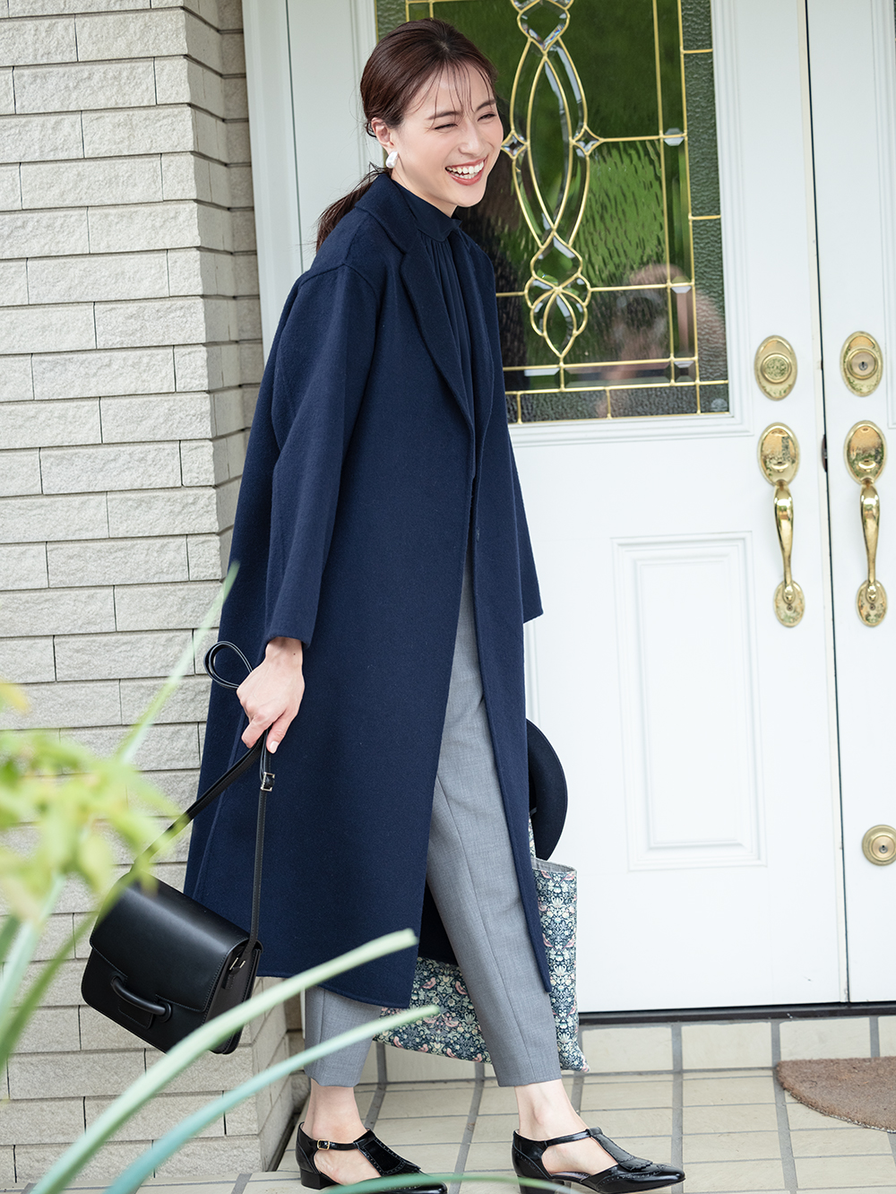 毎日の送り迎えから面談まで。上質なネイビーが母としての自信をくれる