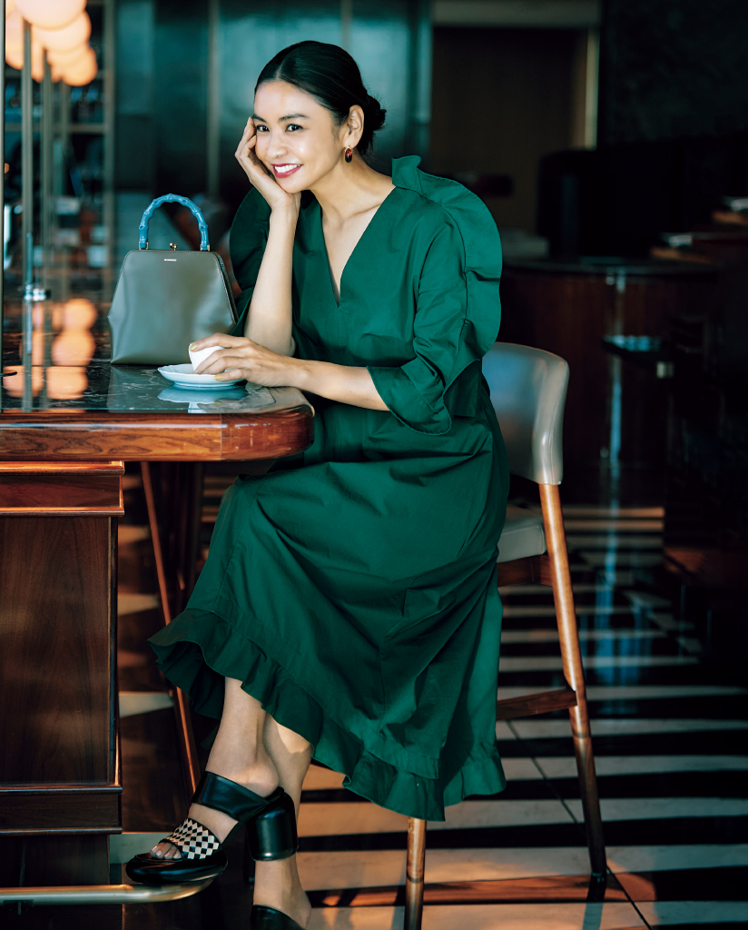 滝沢眞規子さん【ドラマチックな春ワンピース】3選 | VERY NaVY