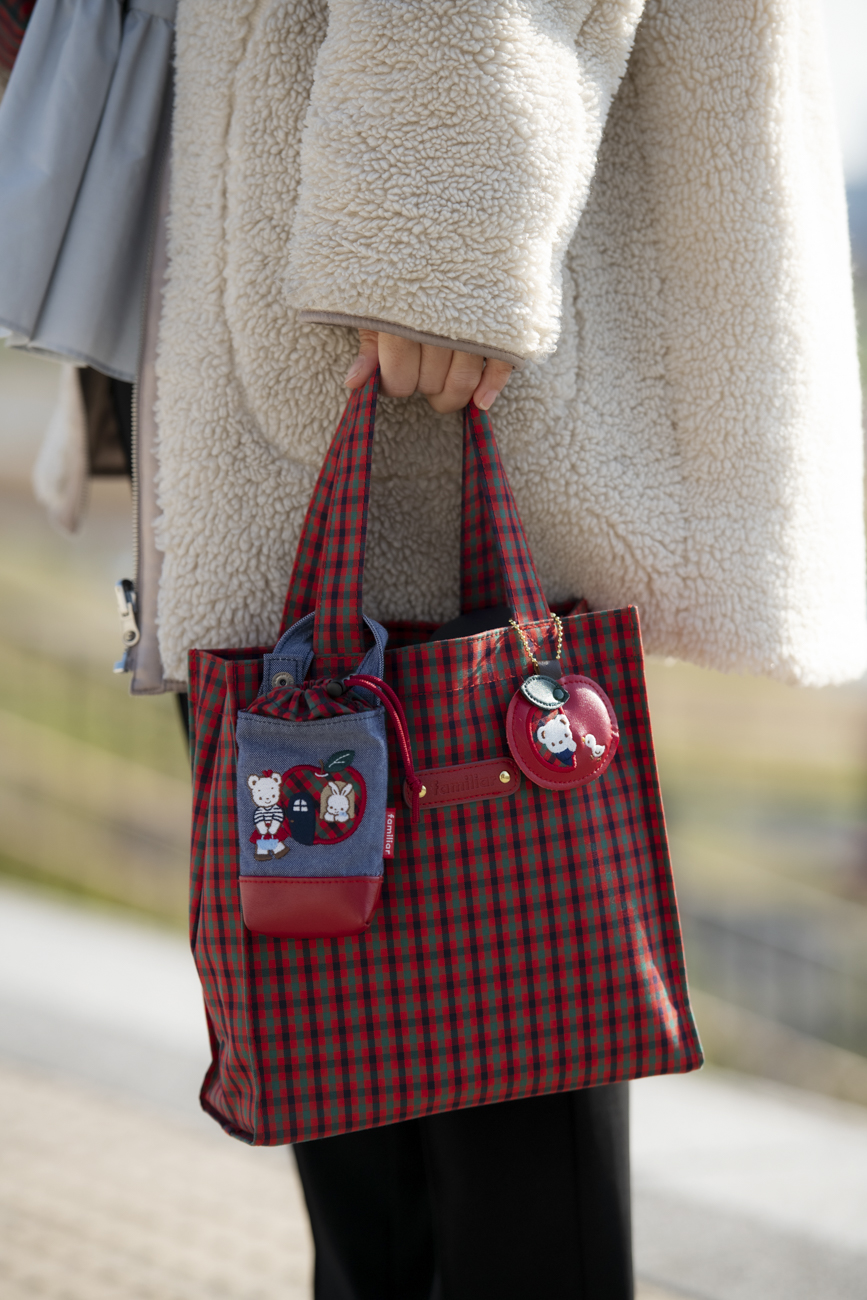 マザーズバッグ 赤チェック 美品familiar マザーズバッグ 赤系