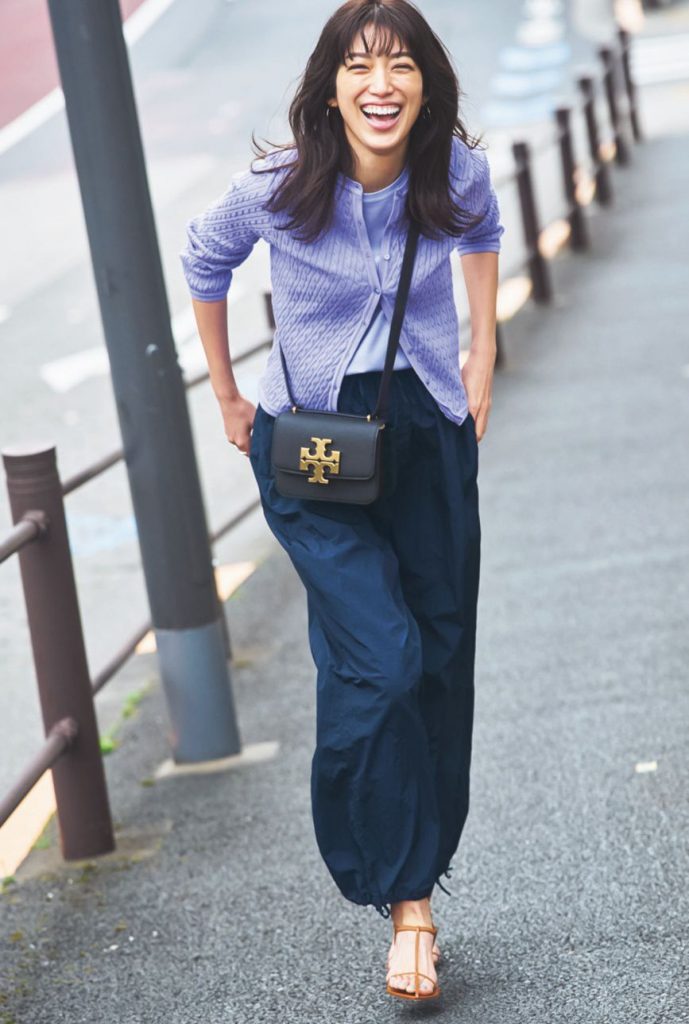 パラシュートパンツ】のレディースキレイめコーデのご紹介！ | VERY