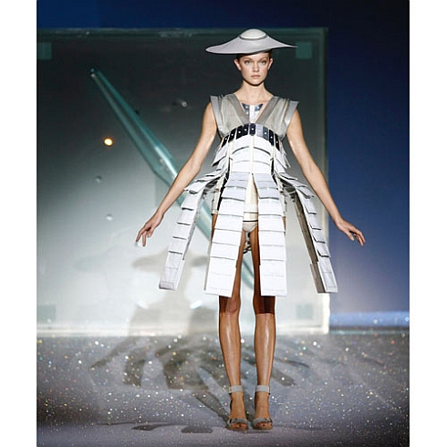 フセイン・チャラヤン初の大規模個展（1/2 ページ） - ITmedia