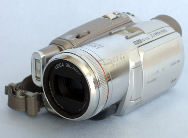 取り回しのよさと性能のバランス優れた3CCD機――松下「NV-GS250