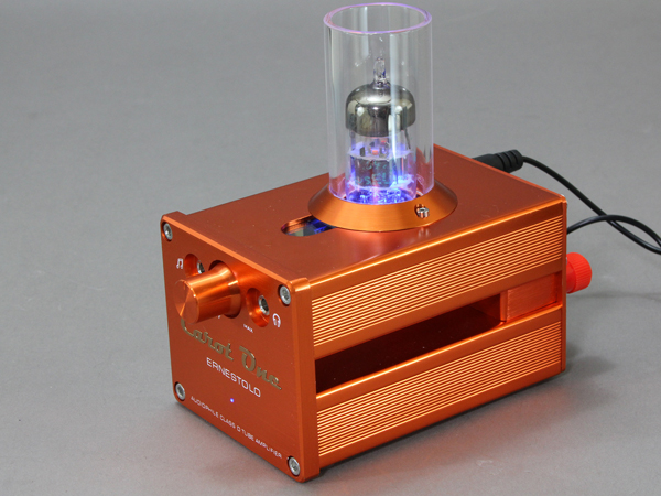 デスクトップで真空管サウンドを堪能できるキュートな奴、「CAROT ONE