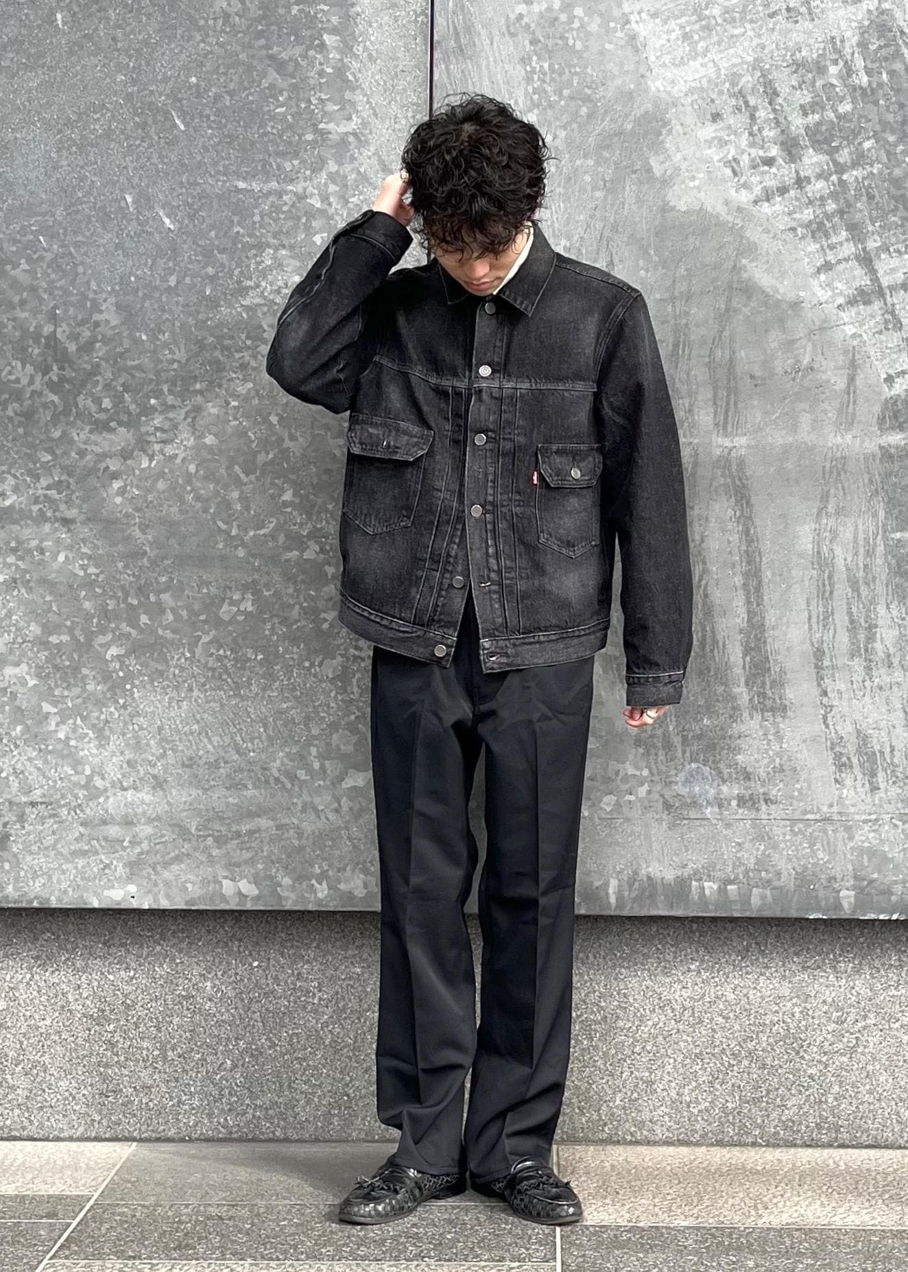 BIOTOP×Levi's ブラックデニムコーデ / atsushi / ADAM ET ROPÉ HOMME