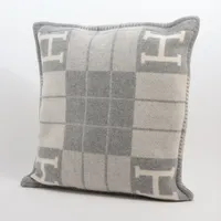 エルメス アヴァロンⅢ クッション ウール グレー A3868427｜中古