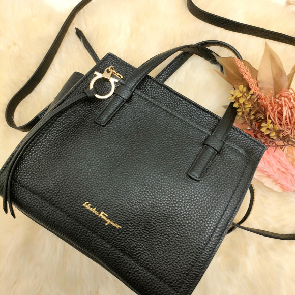 洗練オーラを放つ！キャリア女性にふさわしいSalvatore Ferragamo