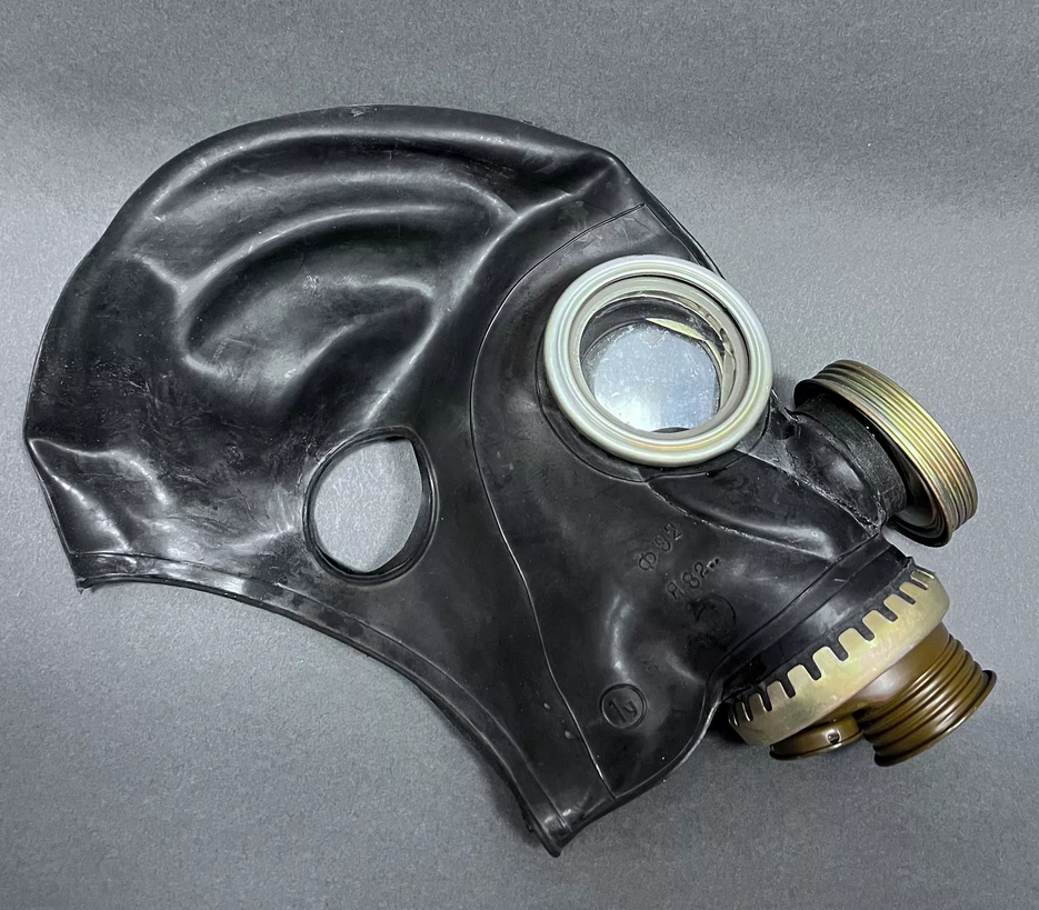 V系マスク ガスマスク 本物 実物 サイバーゴス 黒 耳穴付き