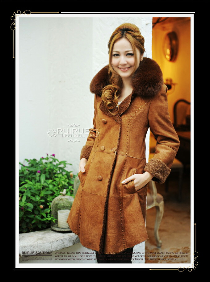 極上の素材感が放つリッチなフェミニンオーラ、フォックスファー襟