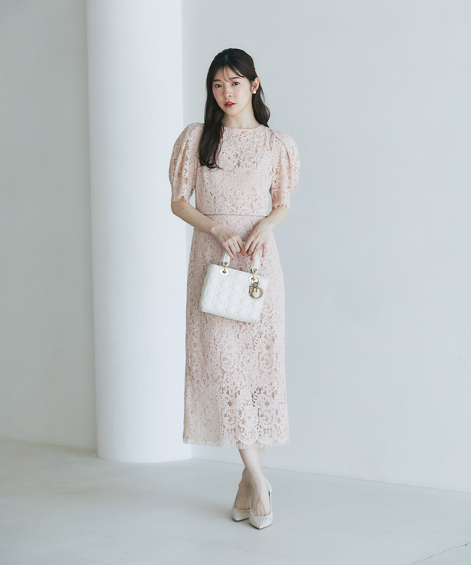 後ろリボン付きパフスリーブレースタイトワンピース