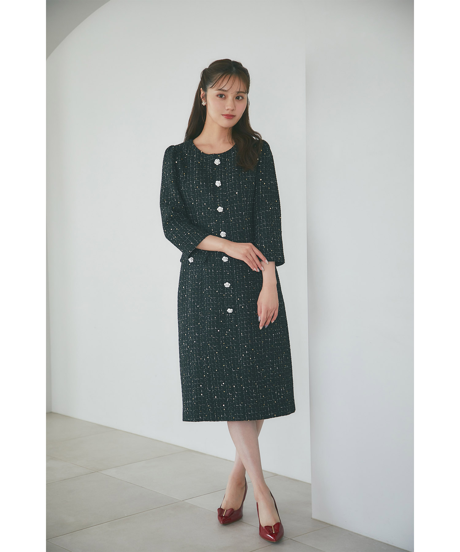 フラワー飾り釦付きスパンコールツイードタイトワンピース