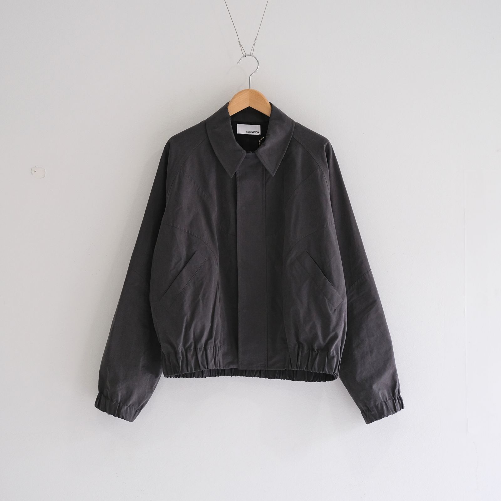 SAGE NATION - JIJI JACKET / ブルゾン / ワックス加工 / CHARCOAL | iko