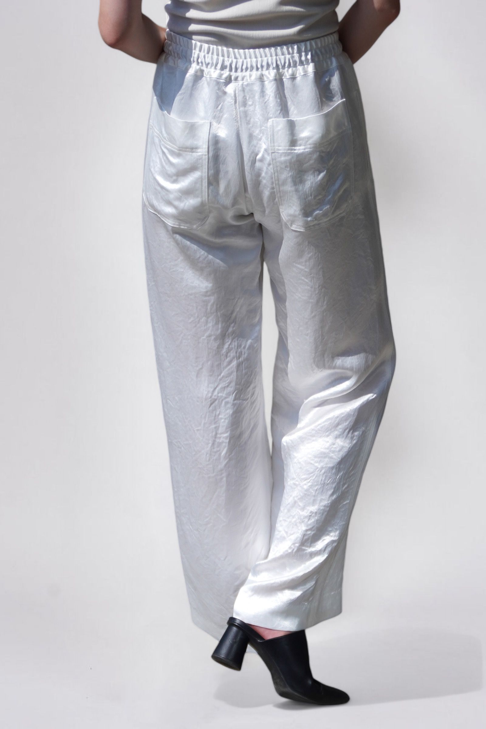 CINOH - SATIN RELAX PANTS / サテンリラックスパンツ (ホワイト
