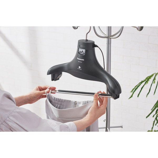 ハンガー型脱臭機（ズボン対応） MS-DH210 ブラック｜の通販は