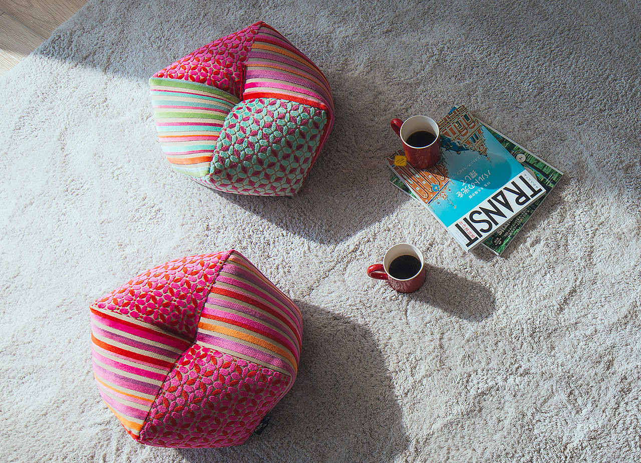 斬新なデザインが魅力 カサマンス おじゃみ座布団 | - 高岡屋