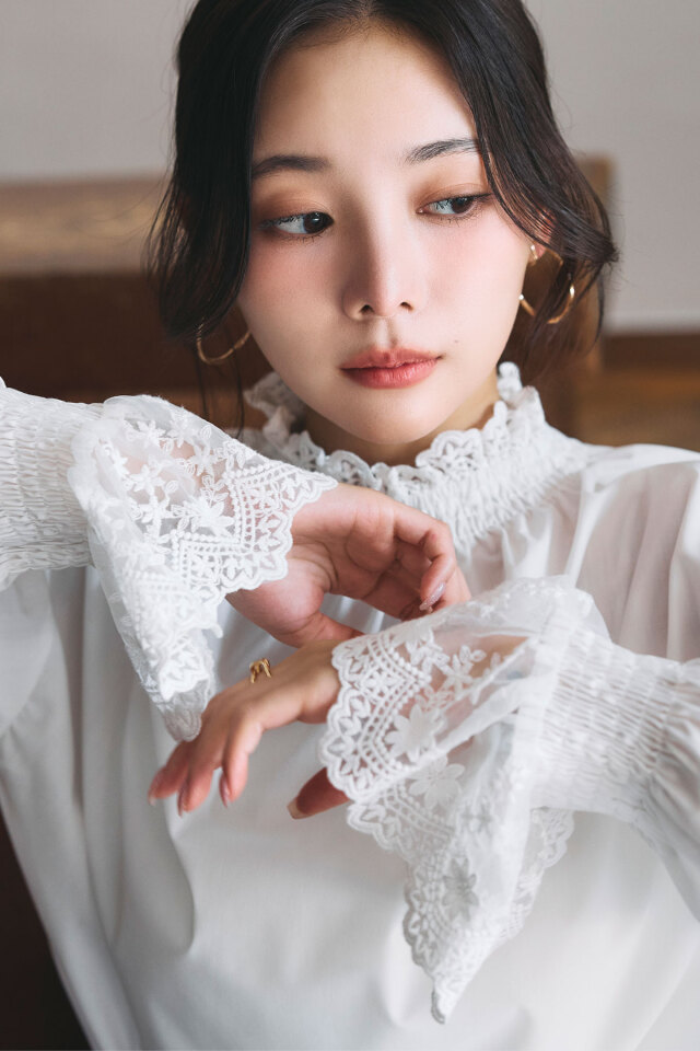 12月発売予定！入荷リクエスト受付中！レースプチハイネックブラウス
