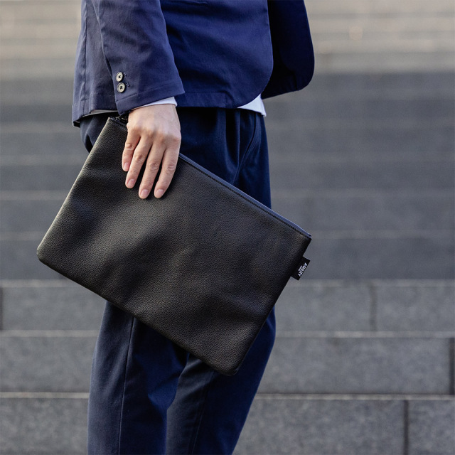 ノマド』(全1色)SGシュリンクレザー/タブレットケースにもなる 薄型