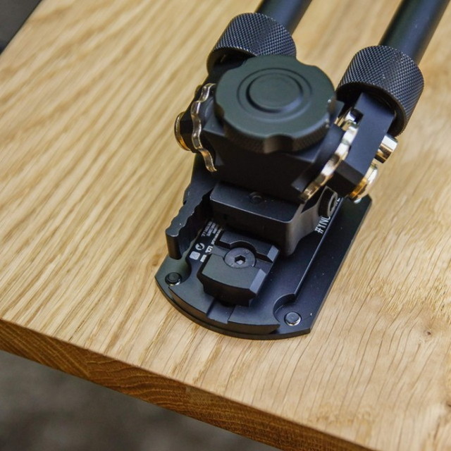 テーブルアタッチメント YNOPLATE ワイノプレート アタッチメント 三脚