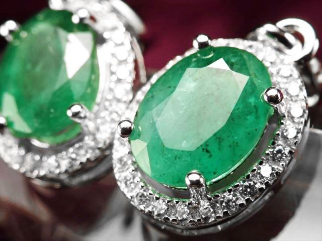 3A+ 濃厚グリーンエメラルド ペンダントトップ オーバルカット型 石