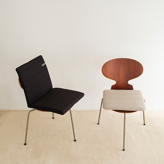 エアウィーヴ (airweave) 座クッション 二つ折り 未使用 青黒