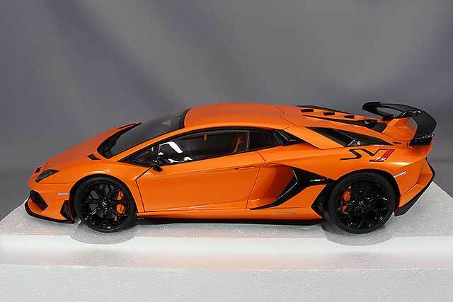 オートアート コンポジット 1/18 ランボルギーニ アヴェンタドール SVJ