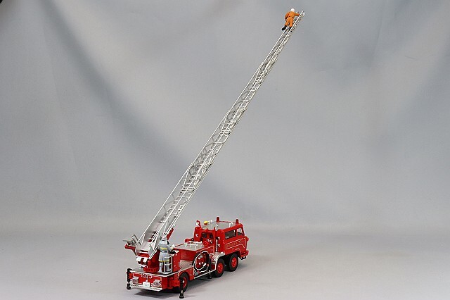 トミカリミテッドヴィンテージ NEO 1/64 日野 TC343 はしご消防車