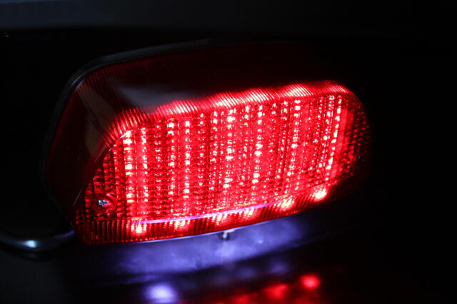 ゼファー400χ LEDテールランプ（レッド）