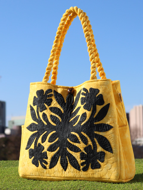 24. ハイビスカス ブラック オン イエロー ハワイアンキルト新