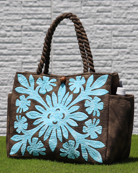 1. ハワイアンキルト レッスンバッグ ハイビスカス パステルブルー