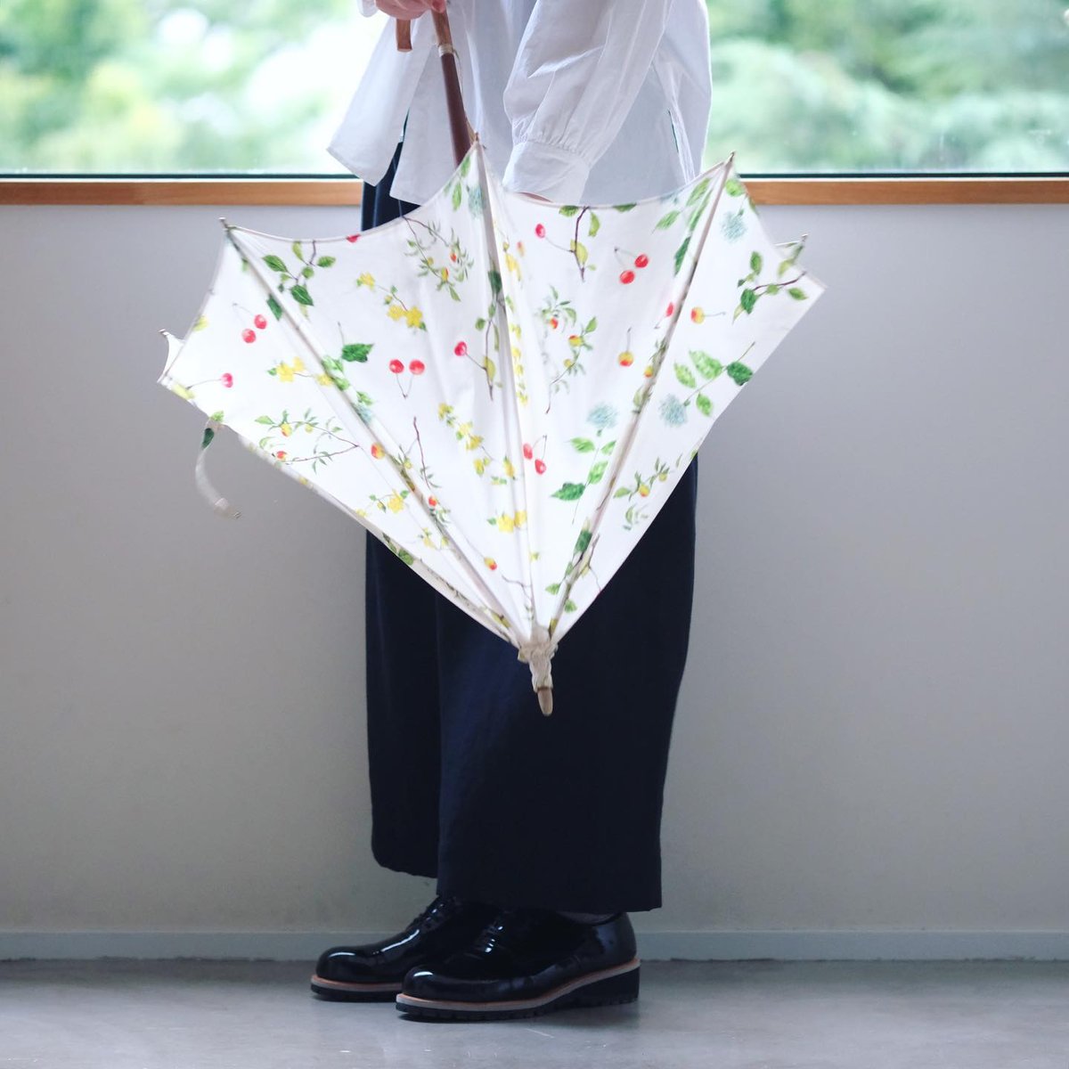 美品 イイダ傘店 日傘 長傘 ブルー イイダ傘店 日傘 ブルー 青 長傘