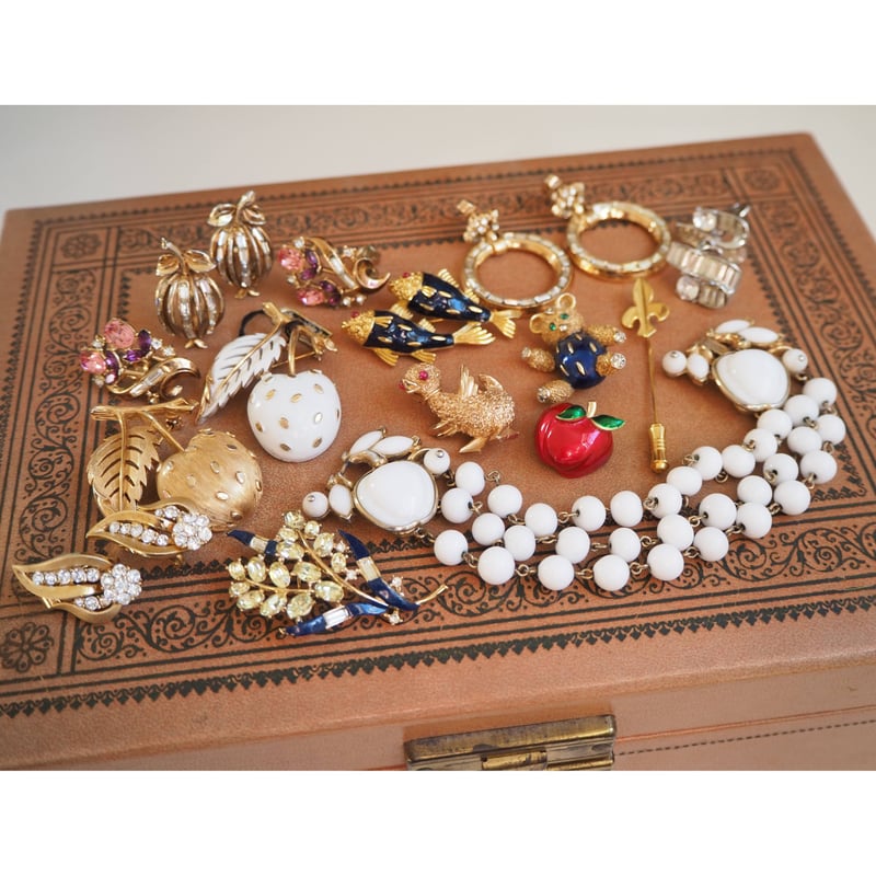 TRIFARIトリファリ / ラインストーン フラワー イヤリング