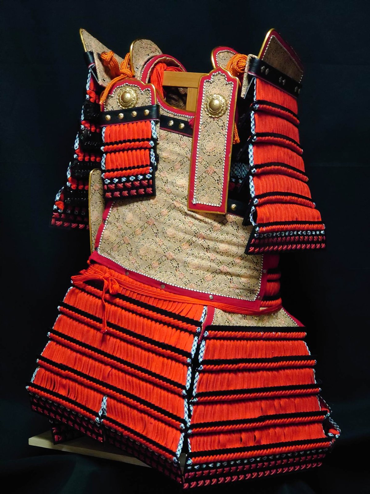 手づくり大鎧 -都々古別神社所蔵 緋絲縅鎧(源義家鎧) 風- | 鎌倉武士の店