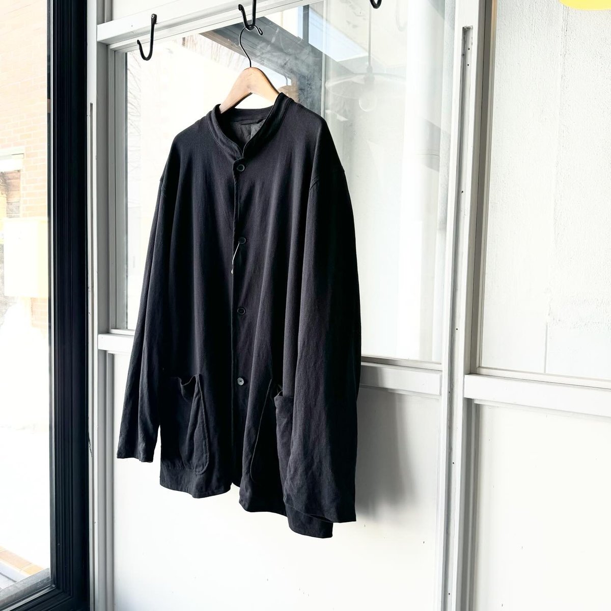COMOLI コットンジャージ スタンドカラージャケット | Less Higashikawa