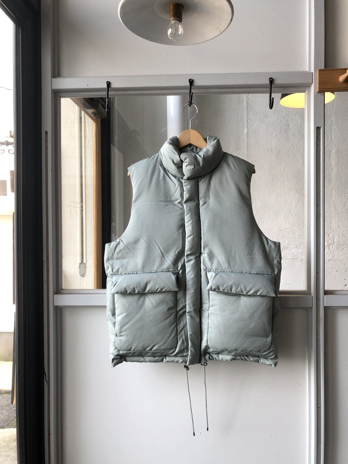 AURALEE LIGHT FINX POLYESTER DOWN VEST (Womens