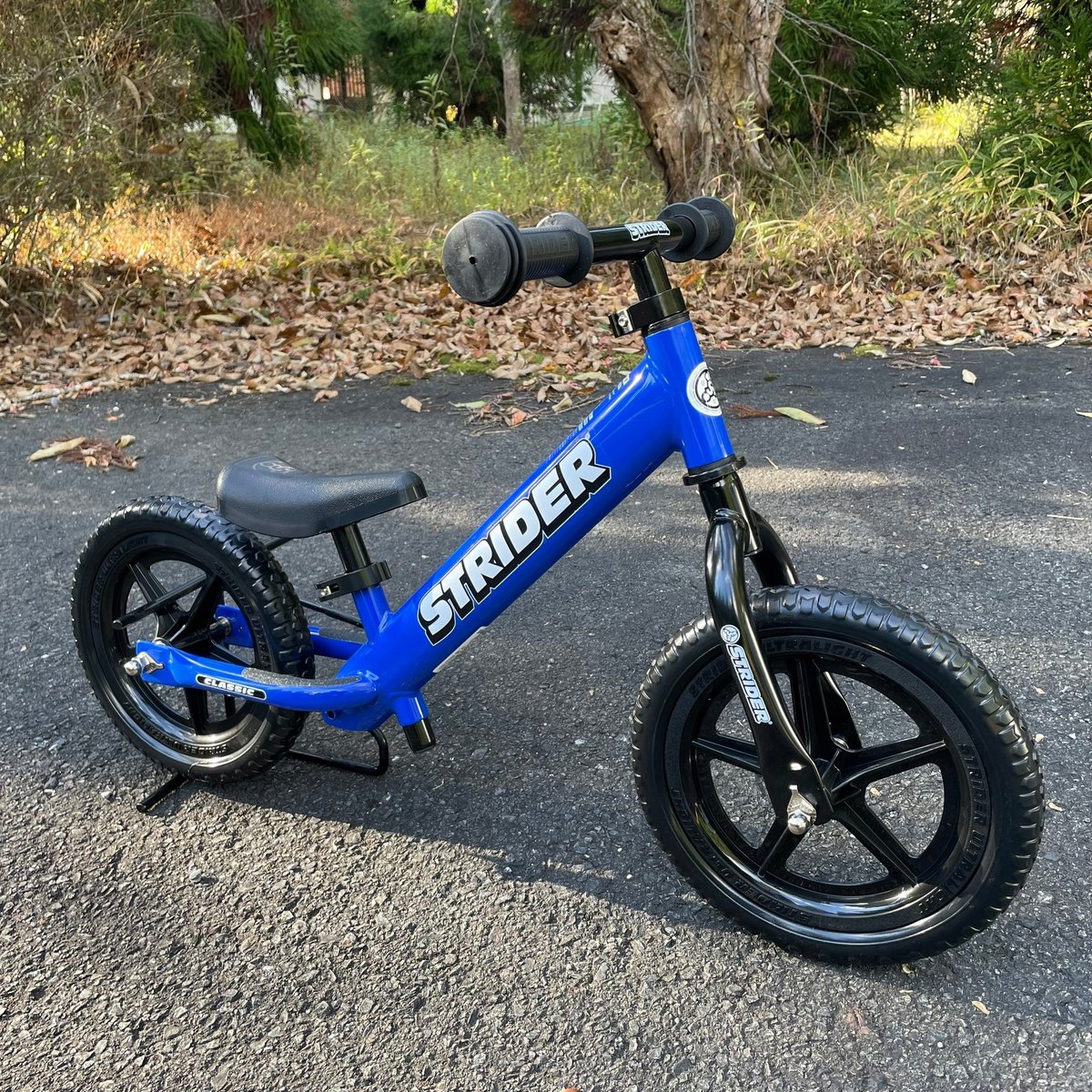 美品】【限定色】STRIDER バランスバイク トリコロール STRIDER