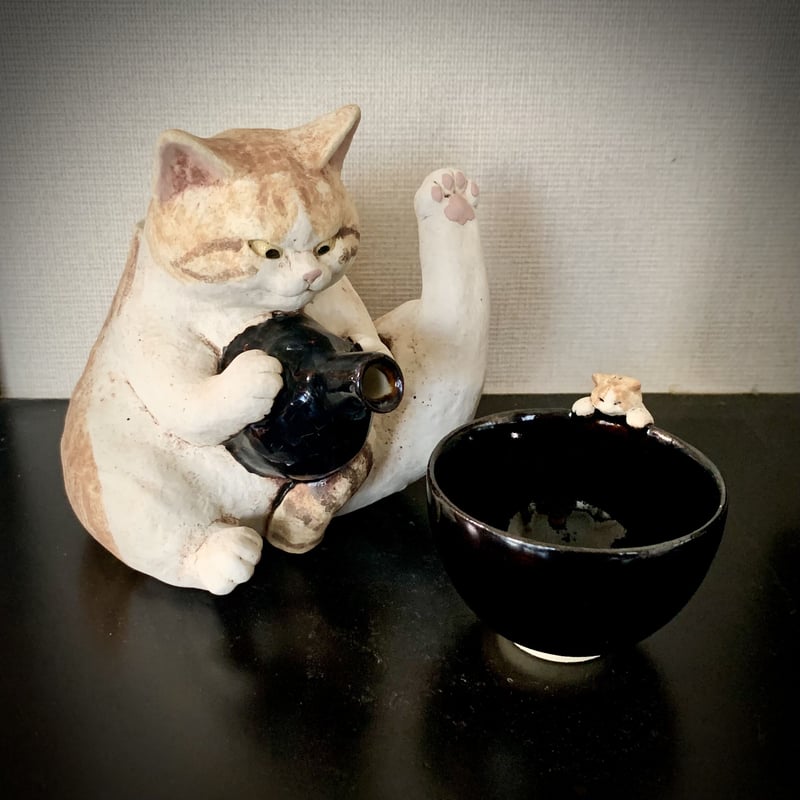白亜器 猫徳利 茶白(大) ・ 猫口[にょこ] 茶白 セット | ギャラリー兼井